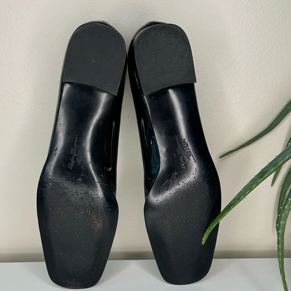 SALVATORE FERRAGAMO Vintage Letizia Black Patent Leather Pumps 7.5B | Gancini - Picture 7 of 10